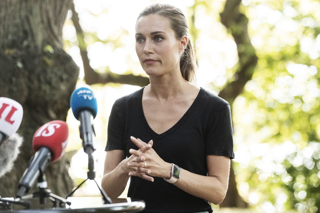 Sanna Marin, Ministerpräsidentin von Finnland, beantwortet die Fragen von Journalisten.