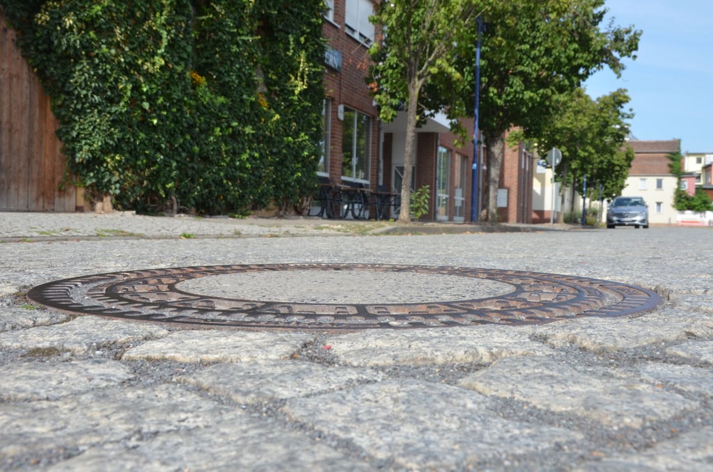 Aus den Gullydeckel der Baderstraße kommt in gewissen Abständen ein äußerst unangenehmer Geruch nach oben. Das stört die Anwohner der Straße und ist auch in den Nebenstraße zu riechen. Neu ist es nicht, aber sehr unangenehm.