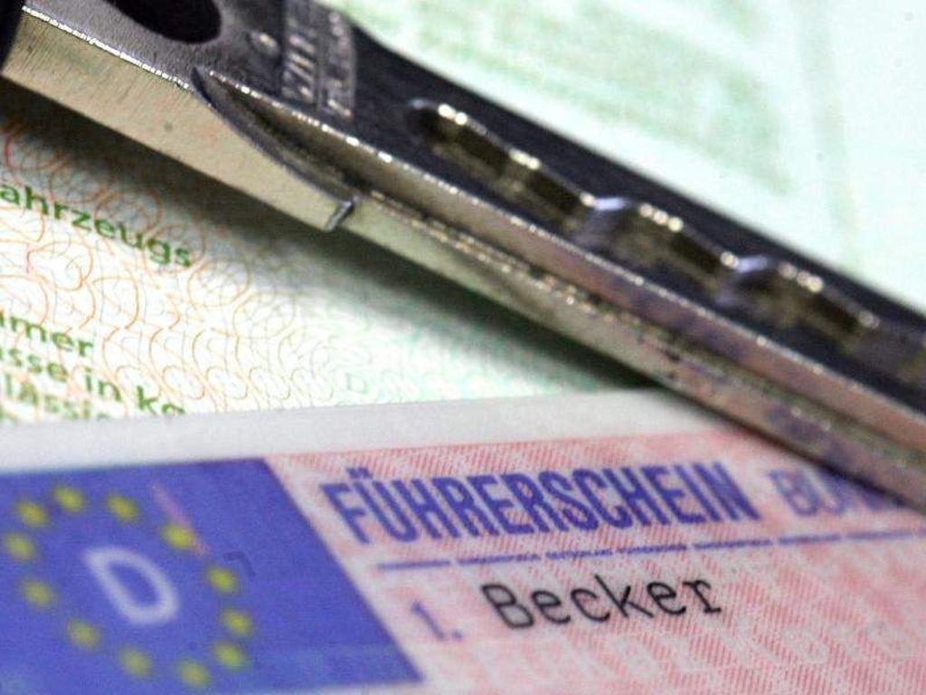 Wer seinen Führerschein aufgrund von Alkohol am Steuer verloren hat, muss zahlreiche Hürdenüberwinden, um ihn wieder zu erlangen .