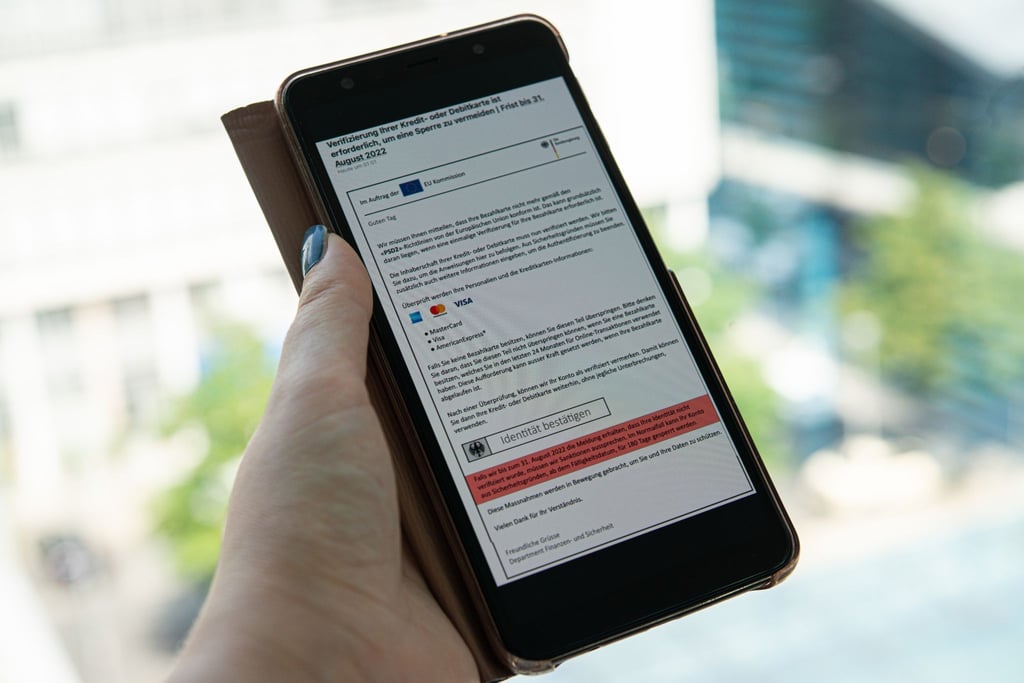 Vorsicht: Derzeit sind betrügerische Mails im Namen der Bundesregierung unterwegs.