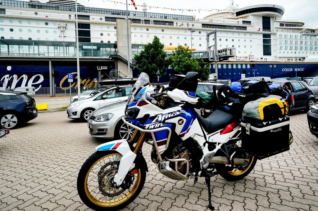 Einem Motorrad kann man eine Menge Gepäck aufladen, die Maximalzuladung sollte aber nicht überschritten werden.