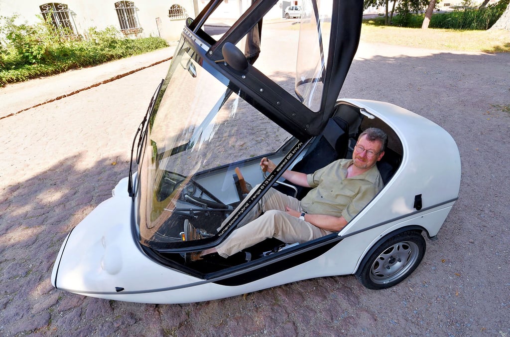 Das Twike schafft rund 80 Kilometer, bevor Dankmar Pahlings es aufladen muss. Er genießt es, damit unterwegs zu sein.