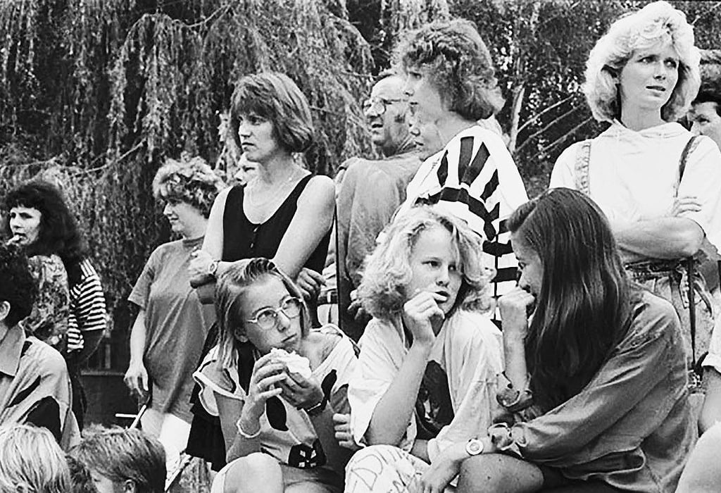 Schwimmbadfest mit einer Modenschau 1992. Fünf Jahre später wurde das Freibad am Magdeburger Tor geschlossen.