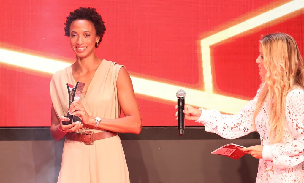 Die Weitspringerin Malaika Mihambo (l) wurde bei den „Sport Bild“-Awards in Hamburg ausgezeichnet.