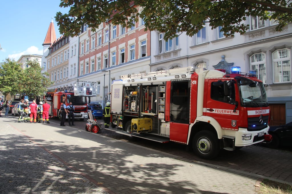 Die Feuerwehr in der Streiberstraße im Einsatz.