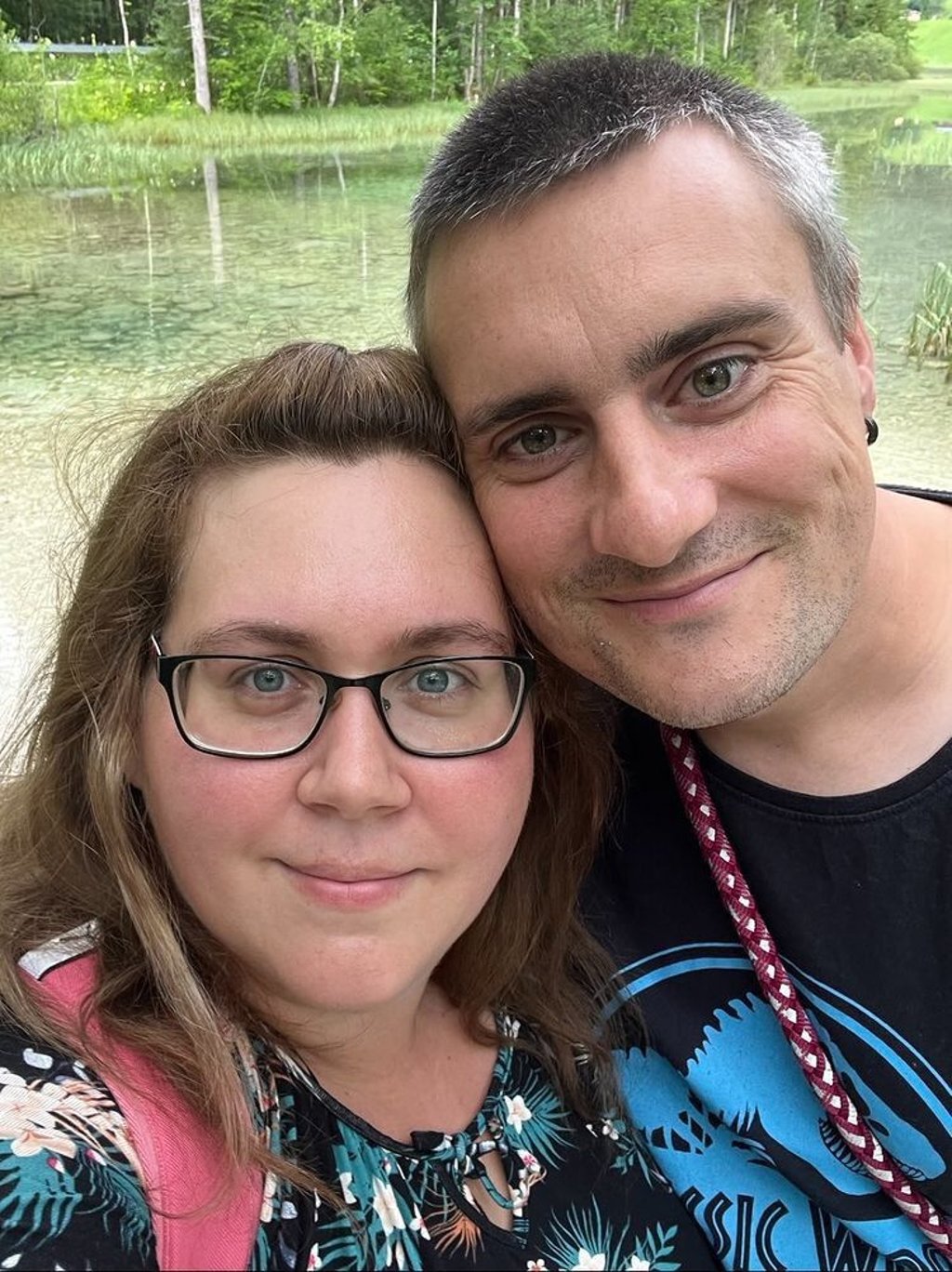 Kerstin lebt mit ihrem Mann und den gemeinsamen Kindern in Anhalt-Bitterfeld.