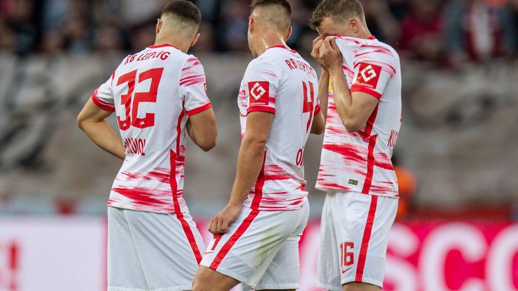 Angeschlagen bzw. verletzt: Die RB-Verteidiger Josko Gvardiol, Willi Orban, Lukas Klostermann (v.l.)