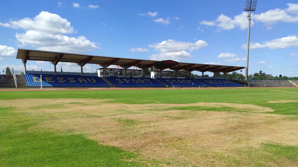 Giftanschlag gegern den Rasen des Paul-Greifzu-Stadions