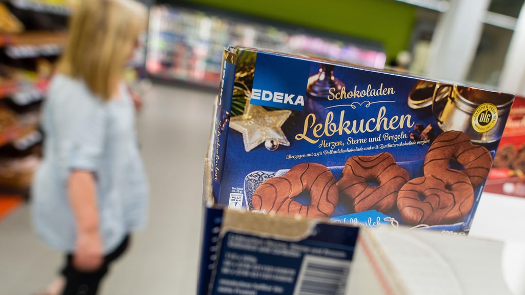 Spekulatius und Dominosteine türmen sich schon jetzt in den Supermärkten. Foto: Sebastian Gollnow/Symbol/