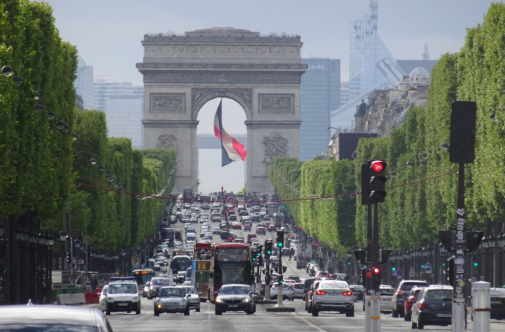 Wer mit dem Auto in Frankreich oder anderen Ländern unterwegs ist, sollte im Falle eines Unfalls Versicherungsdokumente dabei haben.