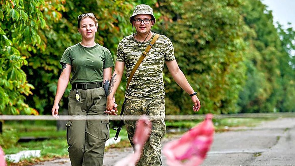Dienst in Familie: Das Ehepaar Kateryna und Vladyslav Husliakov dient in der TerDefence-Brigade im Raum Saporischja.