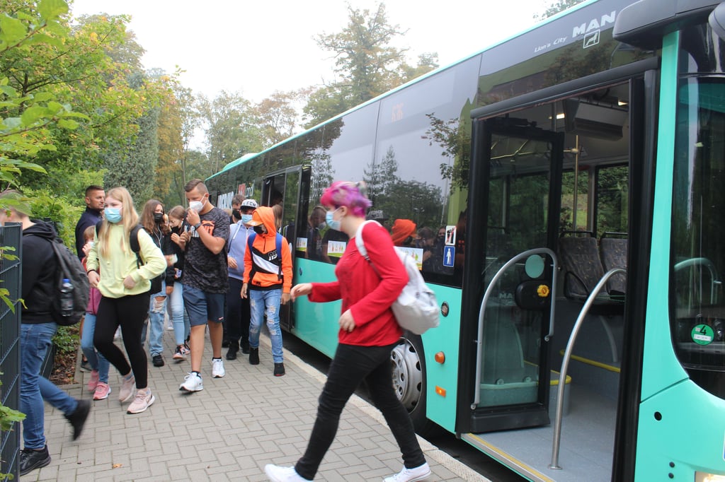 Schülerverkehr ist mit das Hauptgeschäft der KVG. Zur Verbesserung werden immer wieder Änderungen vorgenommen - so jetzt auch in Staßfurt und Schönebeck.