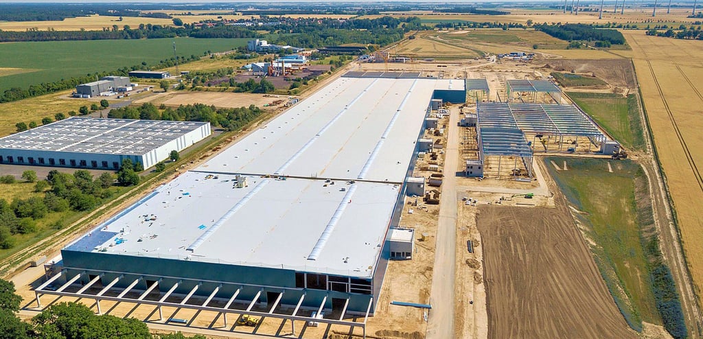 Eine Drohnenaufnahme macht die Größe der Nokera-Fabrik bei Stegelitz erkennbar.