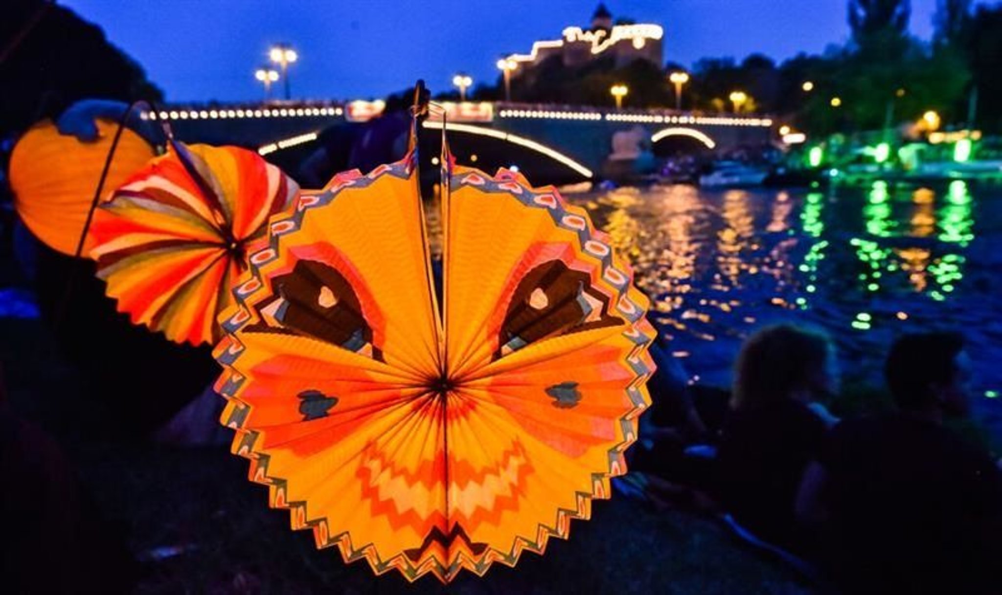 Laternenfest Halle: Infos, Feuerwerk, Öffnungszeiten: Alles, was Sie