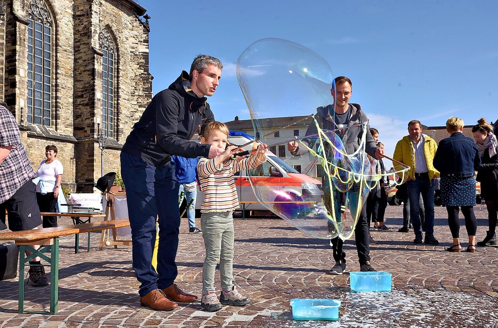 Beim Vereinsfest zum Tag der Einheit 2020 haben viele Köthener Kinder riesige Seifenblasen gezaubert.