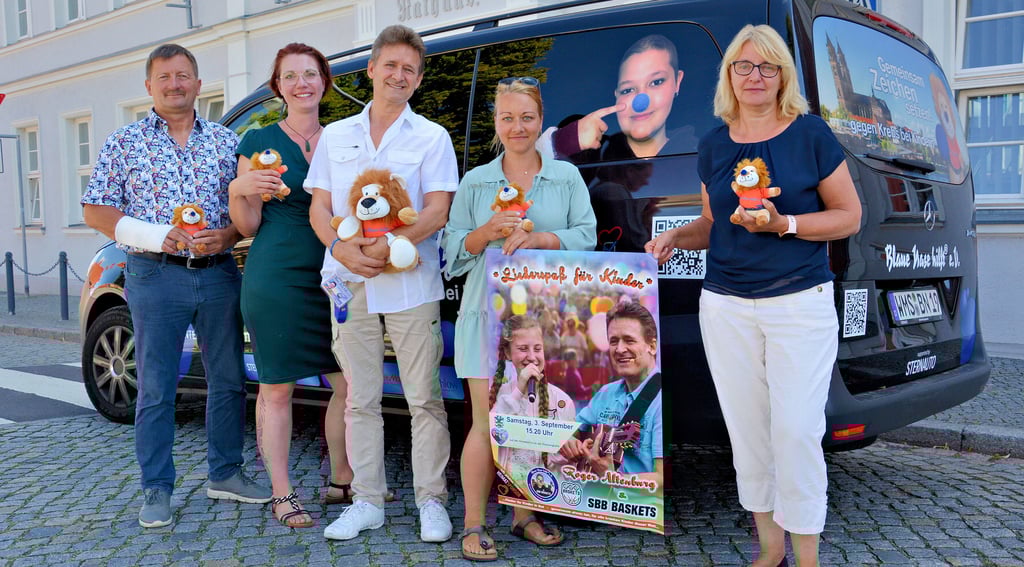 Das lächelnde Gesicht von Cindy Tüllner schmückt als Foto den Kleinbus des Vereins „Blaue Nase hilft“. Sie soll das Symbolkind bleiben.