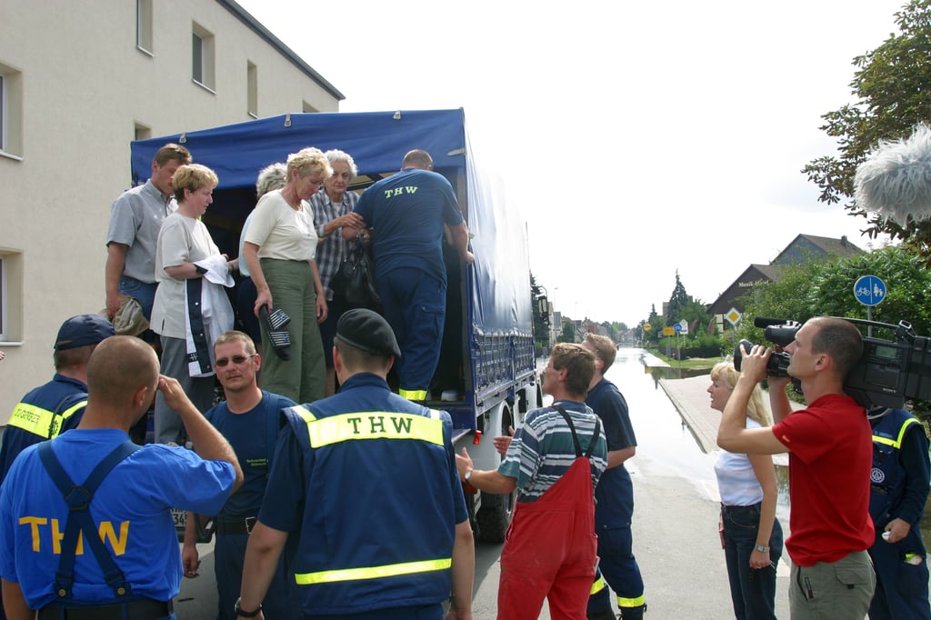 THW-Helfer waren überall im Einsatz. Zwei von ihnen mussten ins Krankenhaus.
