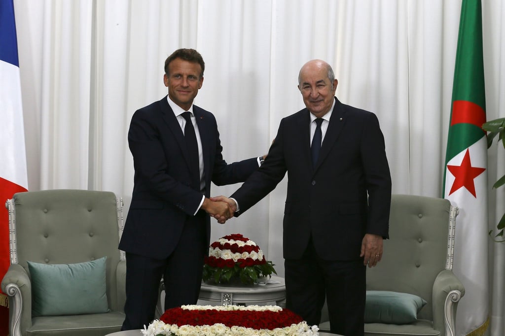 Emmanuel Macron (l.) und Abdelmadjid Tebboune.