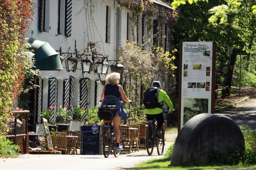 Die Molzmühle kommt nach ungefähr einem Viertel der Strecke und bietet sich für eine Rast an.