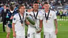 Die Drei mit dem Pokal: Luka Modric, Casemiro und Toni Kroos.