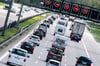 Wohnmobile auf der Autobahn: Die Polizei fahndet nach zwei Fahrzeugen, die in Dessau gestohlen wurden. 