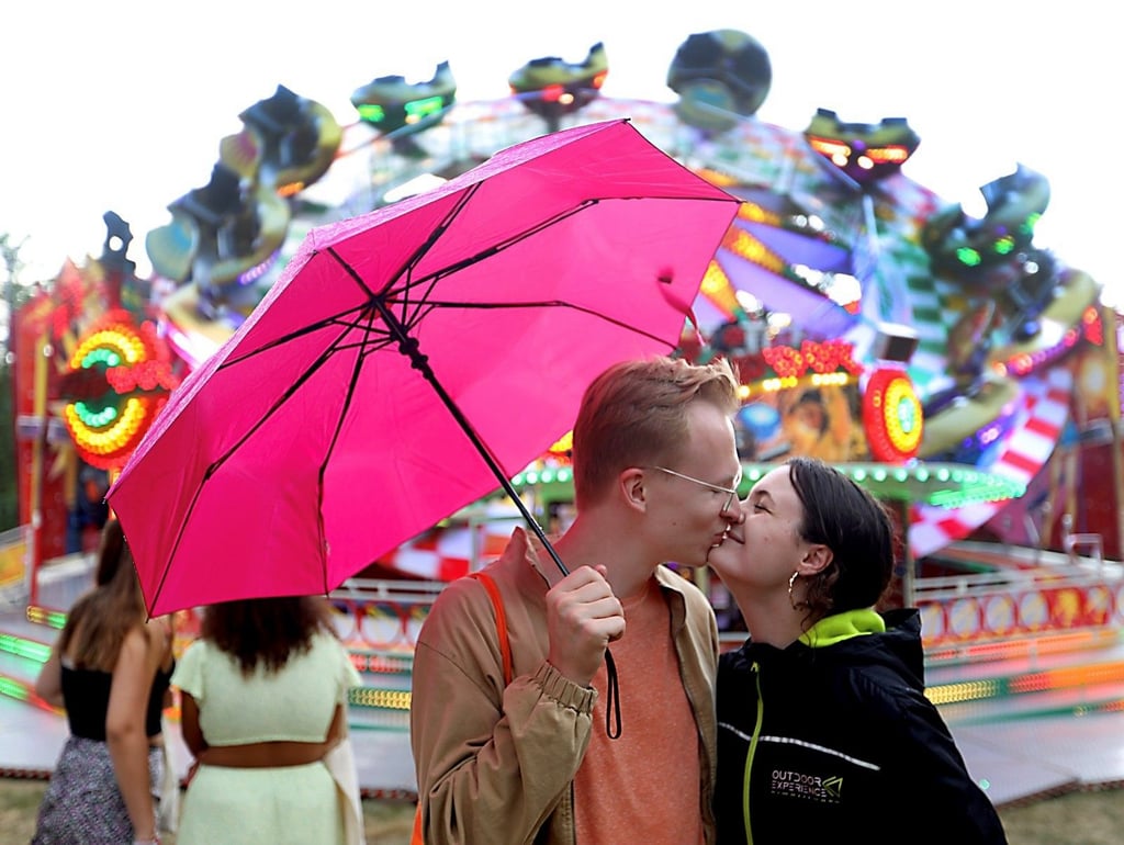 Verliebt in Halle und das Laternenfest: die Studenten Dominik und Emilia.