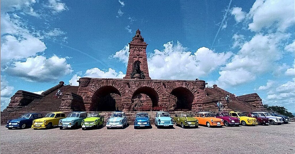 Die Mitglieder der Trabi-Tour-Sachsen unternehmen einen gemeinsamen Ausflug in die Region rund um Genthin.