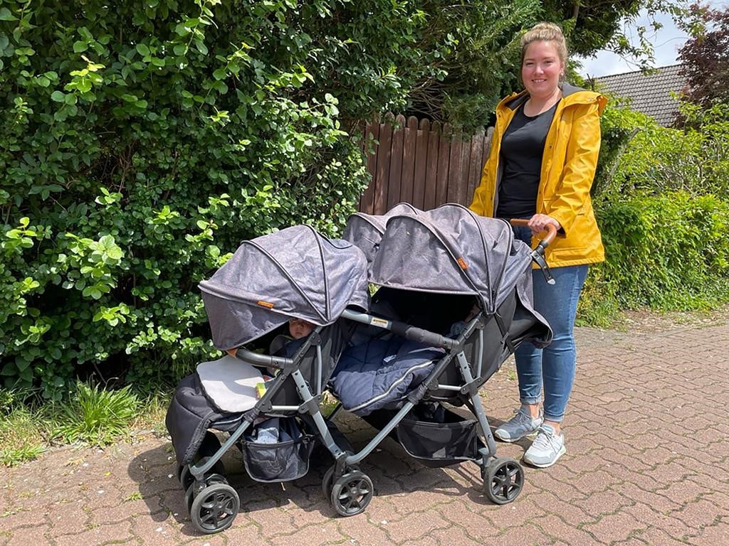Johanna Stuhlmacher vom Evangelischen Dorfhelferinnenwerk Niedersachsen hilft einer Familie.