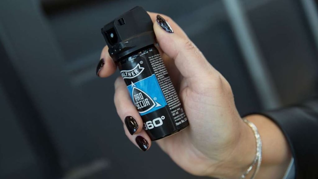 Eine 54 Jahre alte Frau hat nach einem Streit mit drei jüngeren am Hasselbachplatz in Magdeburg ihr Pfefferspray ausgelöst. Symbolbild: