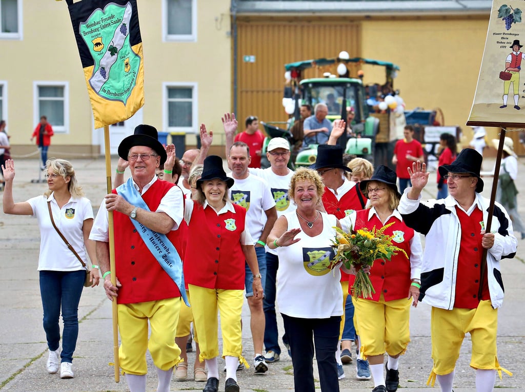 Auch die Weinbaufreunde des Bernburger Heimatkreises waren beim Historischen Erntefest wieder mit dabei.
