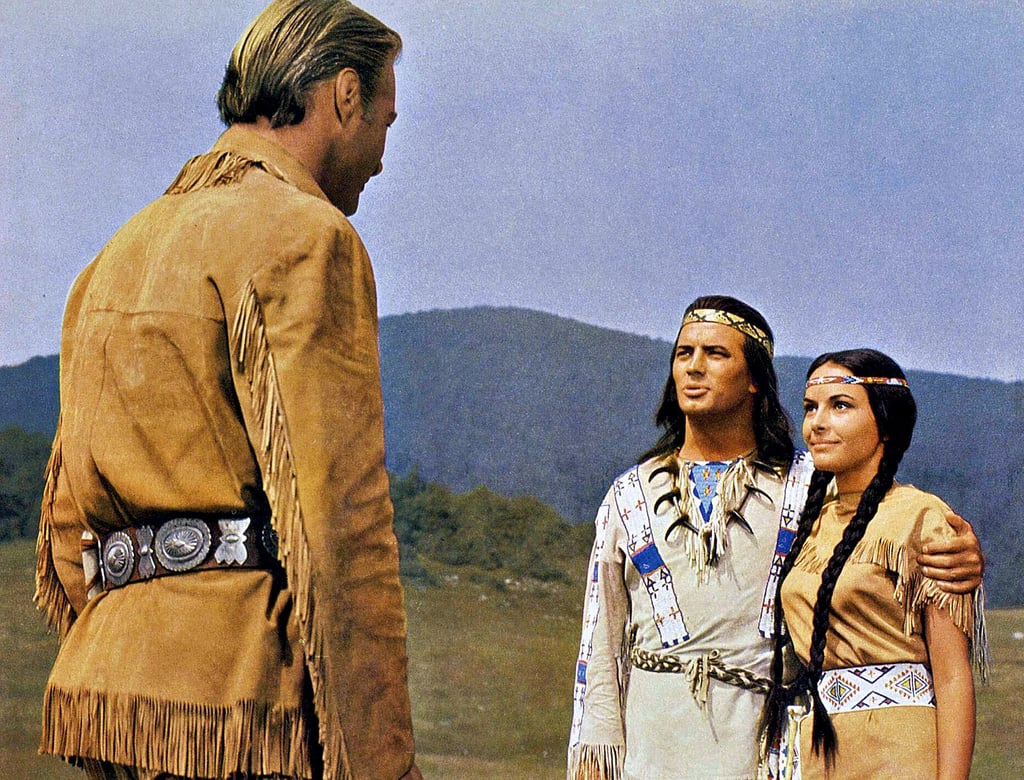 Szene aus „Winnetou“, 2. Teil, 1965 inszeniert von Harald Reinl; Collection Christophel Atlantis Film: Old Shatterhand (Lex Barker. li.), Winnetou (Pierre Brice) und Ribanna (Karin Dor) verstehen sich prima.