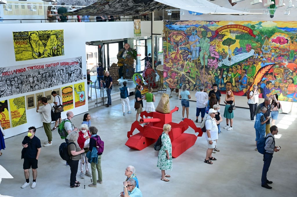Die „documenta fifteen“ wurde von Antisemitismus-Vorwürfen begleitet.