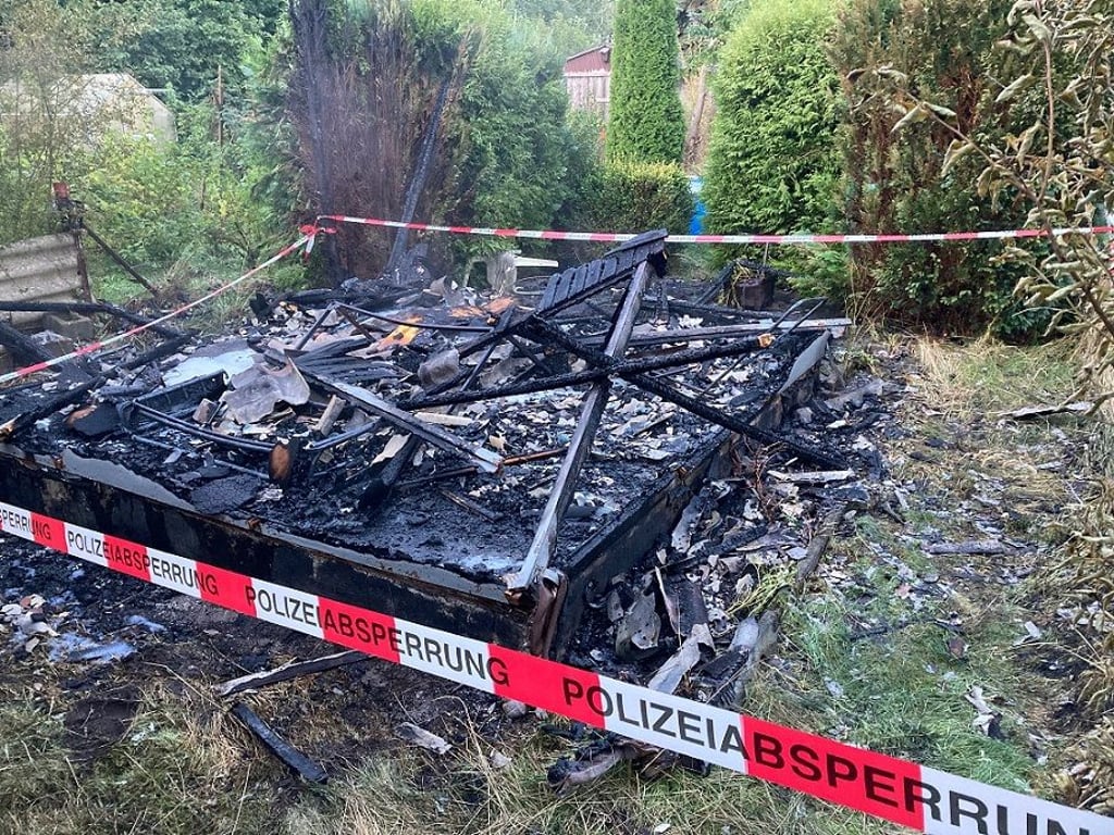 Am Rottweg brannte Sonntagmorgen eine Gartenlaube komplett ab.