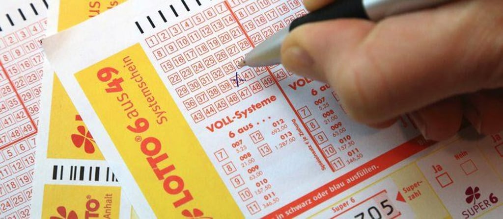 Ein Lotto-Spieler aus Dessau-Roßlau hat am Wochenende 2,3 Millionen Euro gewonnen.