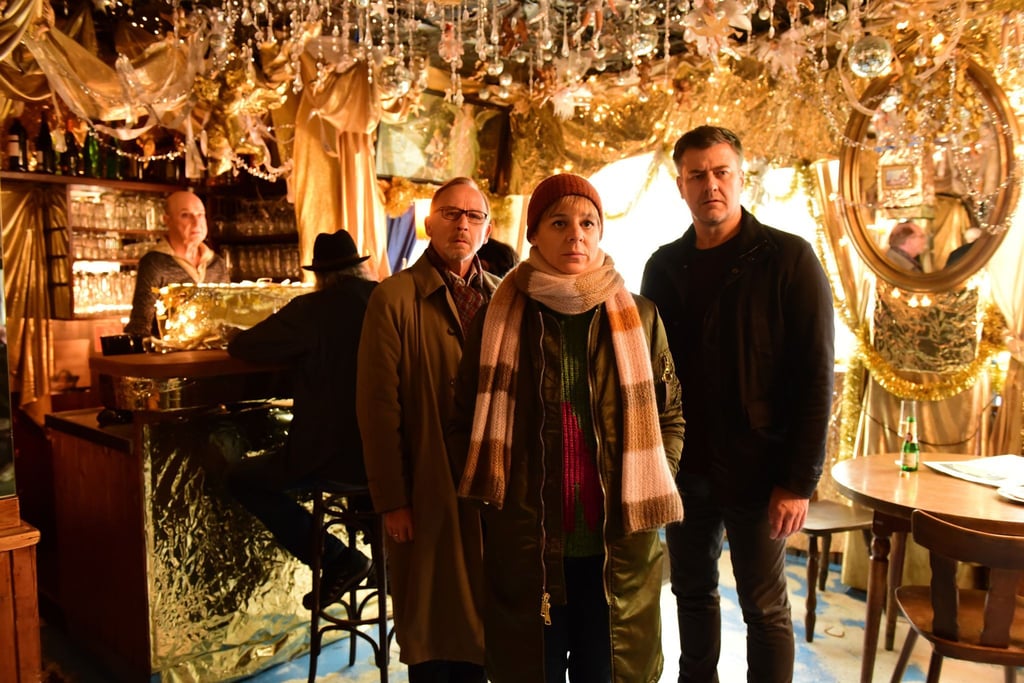 Die Kommissare Ludwig Schaller (Alexander Held, l-r), Angelika Flierl (Bernadette Heerwagen) und Harald Neuhauser (Marcus Mittermeier) schauen sich nach dem Anschlag auf Flierl nochmals im Gloria's um.