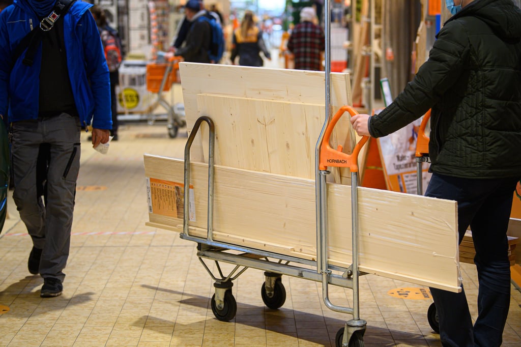 Blick in einen Baumarkt.