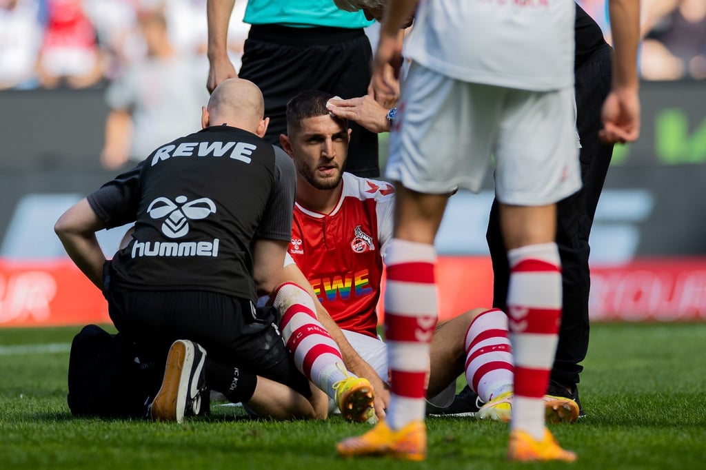 Im Duell mit dem VfB Stuttgart hat sich Kölns Jeff Chabot verletzt.