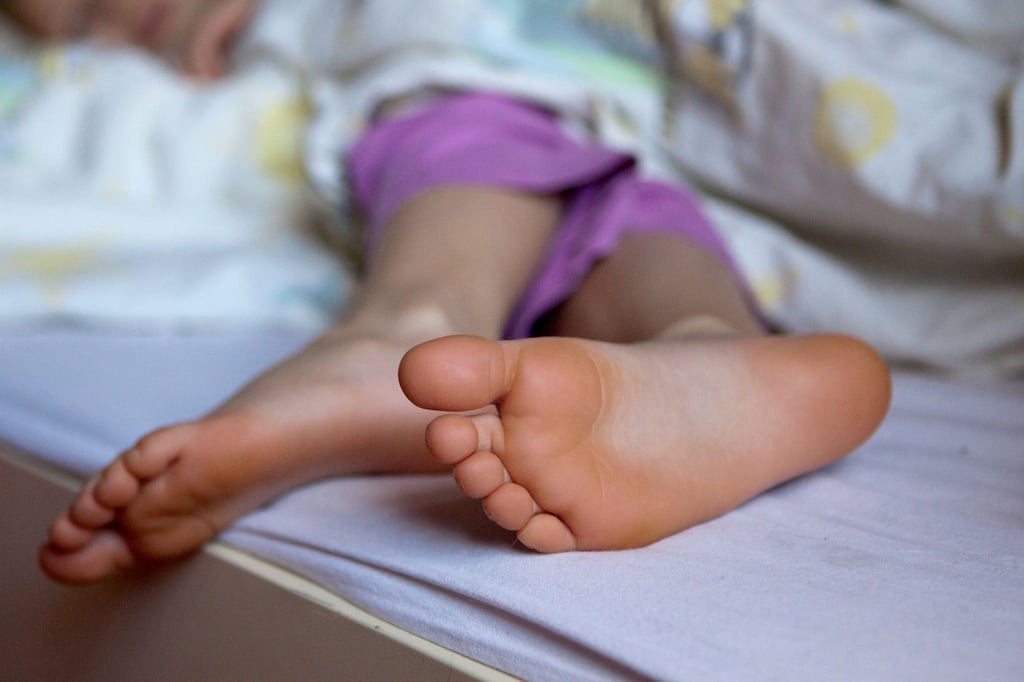 Zehn Prozent der Kinder im Alter von sieben Jahren machen nachts ins Bett, tagsüber sind ungefähr zwei bis drei Prozent betroffen.
