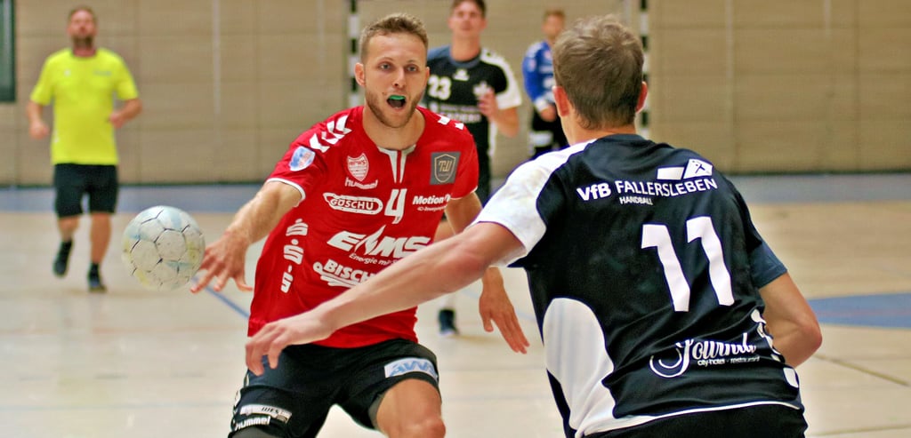 Einen wichtigen Schritt in der Vorbereitung auf die kommende Saison in der Mitteldeutschen Oberliga machten die Staßfurter Handballer um Justus Kluge (links).