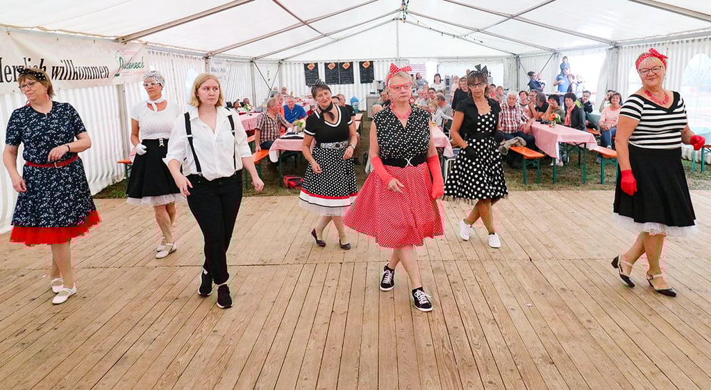 Die Annaburger Line-Dancerinnen sind im Unterhaltungsprogramm am Sonnabendnachmittag mehrmals aufgetreten.