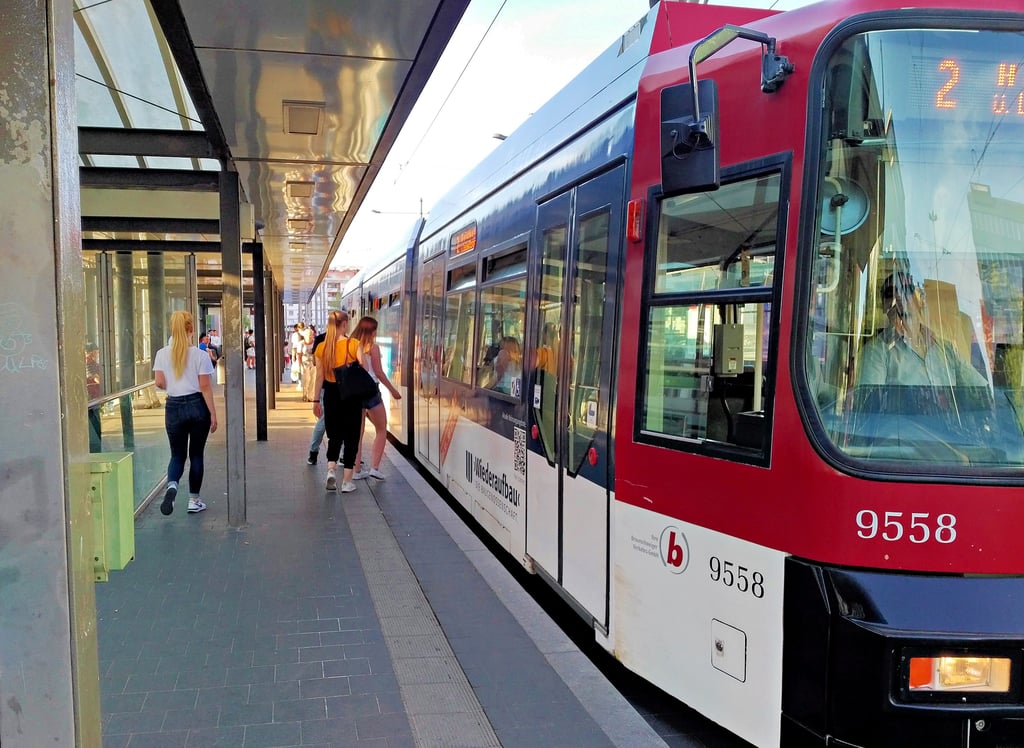 Kreuz und quer fuhren die beiden Straßenbahn-Diebe durch Braunschweig - und nahmen sogar Fahrgäste mit.
