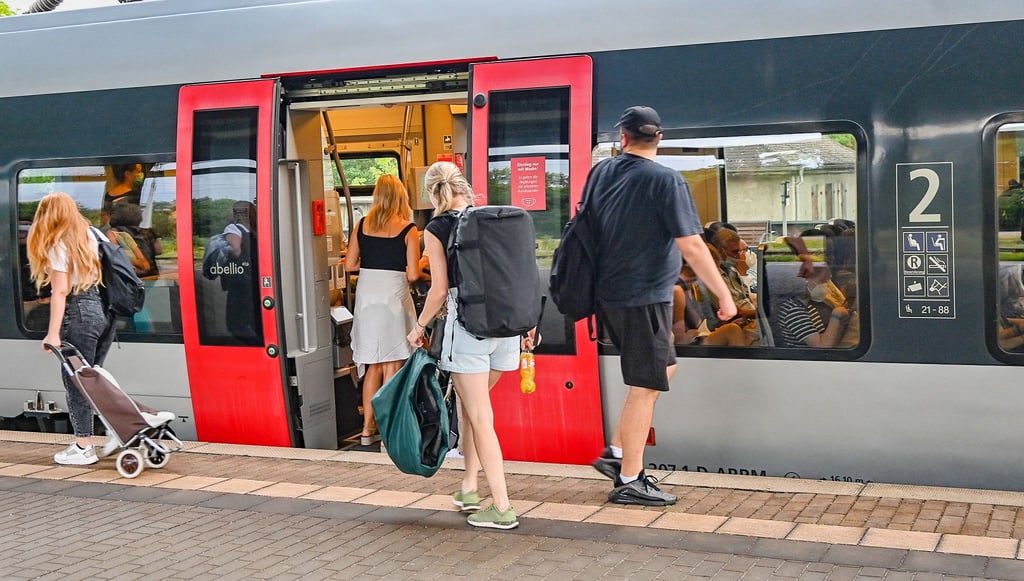 Volle Regionalbahnen, wie hier am Weißenfelser Bahnhof, waren in den vergangenen drei Monaten keine Seltenheit.