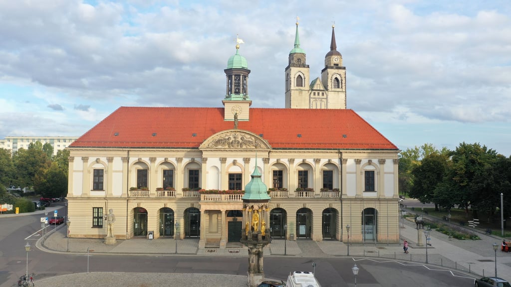 Im Magdeburger Rathaus regiert eine neue Oberbürgermeisterin und - ihr zur Seite - eine neue Bürgermeisterin. Jetzt stehen weitere wichtige Personalien an.