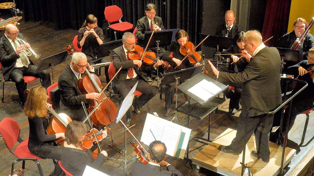 Die Mitteldeutsche Kammerphilharmonie unter Dirigent Peter Gülke spielt am Sonntag, 2. Oktober, Beethovens Violinkonzert D-Dur op. 61 im Theater Bernburg.