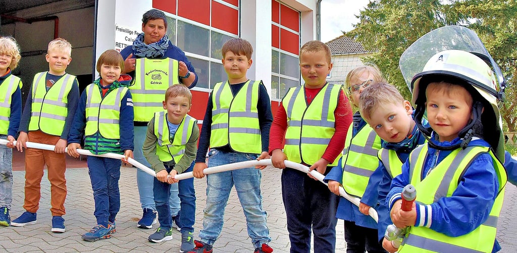 Im Flecken Calvörde wird schon bei den Jüngsten – den Drei- bis Siebenjährigen – das Interesse für den Brandschutz geweckt. Ein Händchen dafür hat Christine Schmittke. Die Calvörderin betreut 15 Mädchen und Jungen der Kinderfeuerwehr.