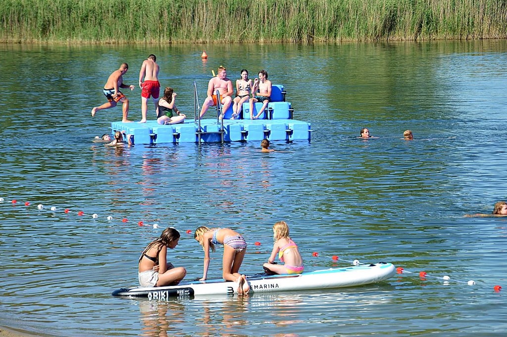 Für noch mehr Vergnügen nach Anschaffung einer Schwimmplattform für den Albertinesee soll als nächstes die Gestaltung des Spielplatzes folgen.
