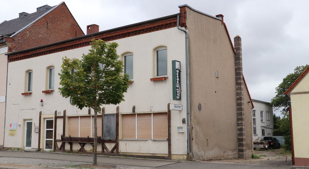 Die ehemalige Gaststätte „Alte Gemeinde-Stübl“ in der Pareyer Hauptstraße wird am 22. September in Berlin versteigert.
