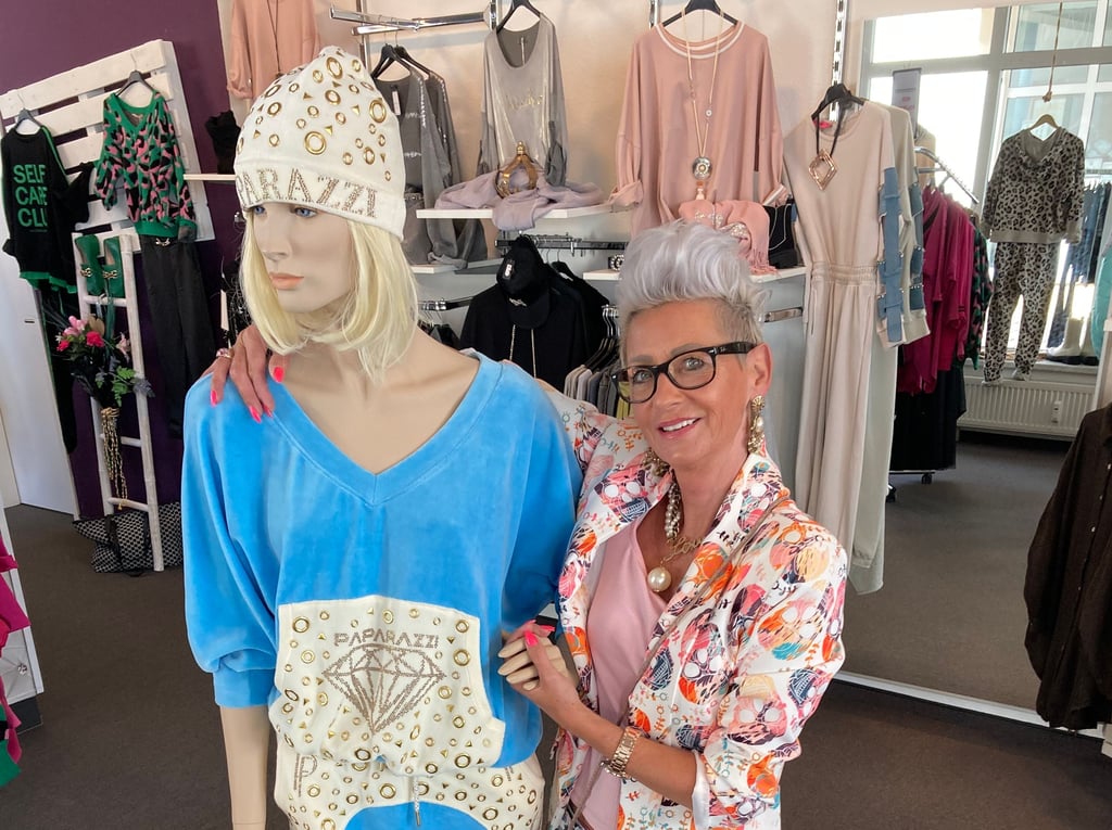 Die Boutique Camäleon mit Kerstin Schmengler beteiligt sich am Aktionswochenende in der Innenstadt von Burg bei Magdeburg.