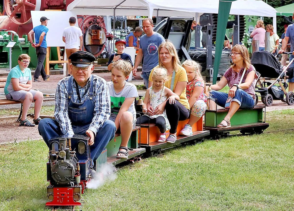 Beliebt beim Museumsfest waren die Fahrten mit der Gartenbahn.