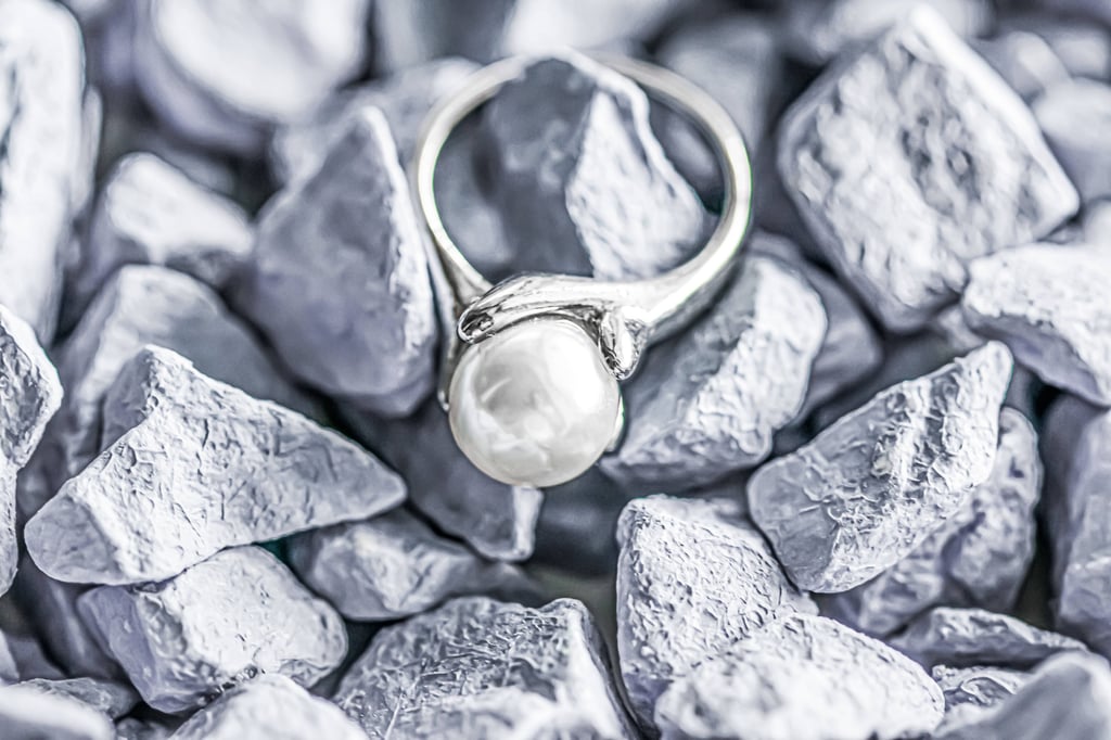 Eine junge Frau aus Kanada stellt Schmuck aus Sperma her. In den sozialen Netzwerken brachte ihr das viel Aufmerksamkeit ein.